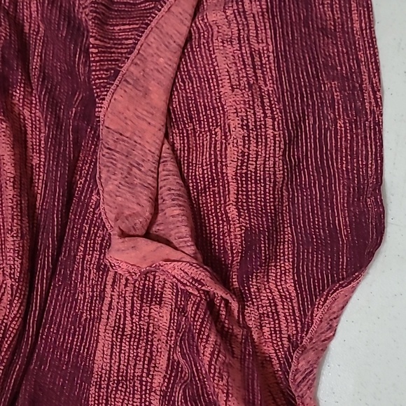 Lucky Brand Pink & Red Asymmetrical Hem Blouse size 1X - Picture 6 of 6